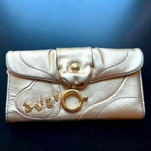 Pristine Juicy Couture Gold leather wallet with gold cavern hardware